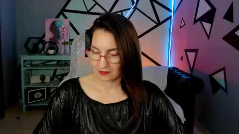 Snapshot of unatera chatting on June 2, 6:15 am UnaTera online show from June 2, 6:15 am