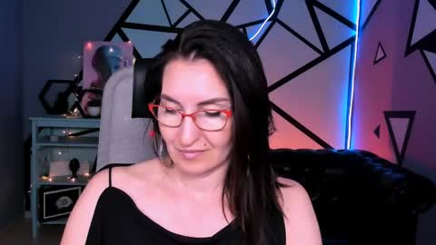 Snapshot of unatera chatting on June 5, 6:52 am UnaTera online show from June 5, 6:52 am