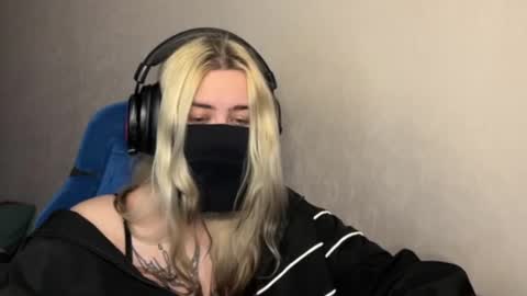 Snapshot of unaxyling chatting on February 25, 12:53 am unaxyling online show from February 25, 12:53 am