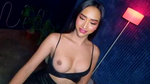 Snapshot of unbeknownst2kylie chatting on July 19, 7:06 pm kylie online show from July 19, 7:06 pm