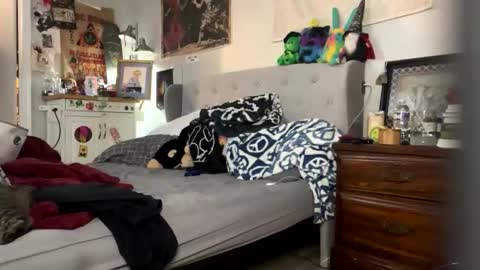 Snapshot of uncle_seabiscuit chatting on March 16, 1:22 am Chris online show from March 16, 1:22 am