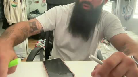 uncutbeard129840 online show from May 6, 11:21 pm