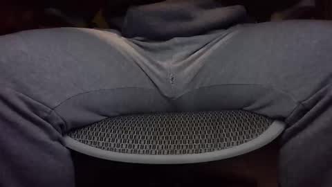 Under the desk online show from December 13, 10:26 pm