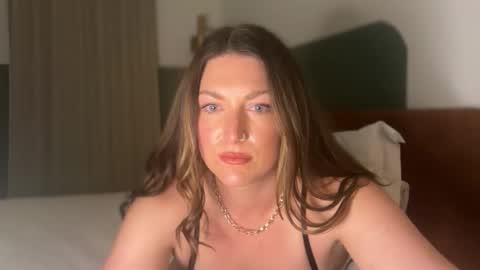 Snapshot of unholyhollyxxx chatting on January 15, 6:40 am Holly online show from January 15, 6:40 am