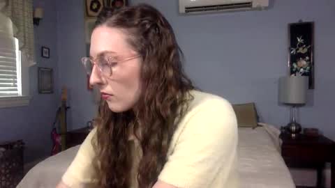 Snapshot of unicornfairy55 chatting on May 20, 3:18 pm Lola Moonstone online show from May 20, 3:18 pm