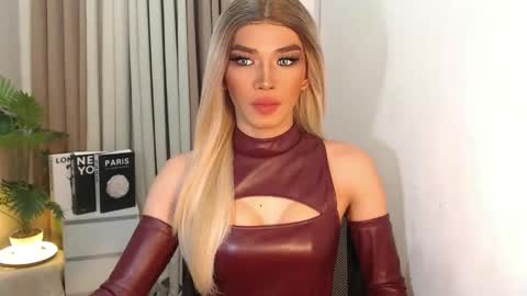 Snapshot of unique_taste69 chatting on October 10, 7:35 pm Miss Andrea online show from October 10, 7:35 pm