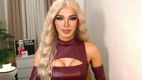 Snapshot of unique_taste69 chatting on November 20, 7:35 pm Miss Andrea online show from November 20, 7:35 pm