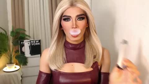 Snapshot of unique_taste69 chatting on November 24, 7:35 pm Miss Andrea online show from November 24, 7:35 pm