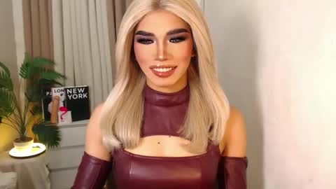 Snapshot of unique_taste69 chatting on November 25, 7:14 pm Miss Andrea online show from November 25, 7:14 pm