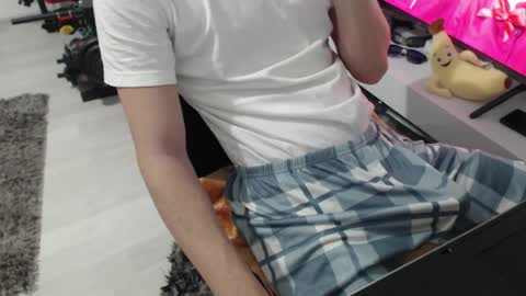 uniqueboy22 online show from April 22, 5:47 pm