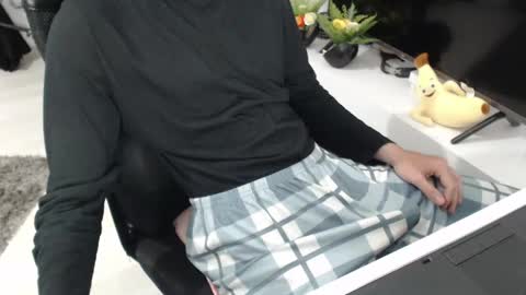 uniqueboy22 online show from May 11, 5:43 pm