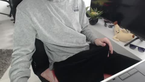 uniqueboy22 online show from May 13, 10:01 am
