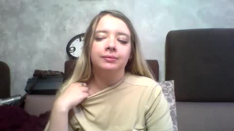 Snapshot of universeemily chatting on September 26, 7:23 am UniverseEmily online show from September 26, 7:23 am