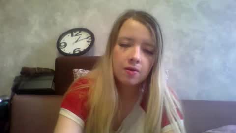 Snapshot of universeemily chatting on October 3, 8:22 am UniverseEmily online show from October 3, 8:22 am