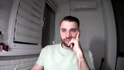 Snapshot of unnknow2024 chatting on April 2, 5:10 pm SlavaVibes online show from April 2, 5:10 pm