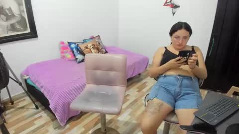 Snapshot of until_wet chatting on October 24, 1:24 am Kary and jhoa online show from October 24, 1:24 am