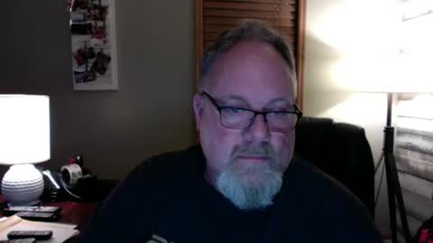 Snapshot of up2later chatting on December 15, 4:29 am up2later online show from December 15, 4:29 am