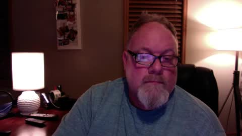 Snapshot of up2later chatting on February 3, 1:41 am up2later online show from February 3, 1:41 am