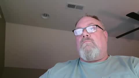 Snapshot of up2later chatting on March 2, 4:07 am up2later online show from March 2, 4:07 am