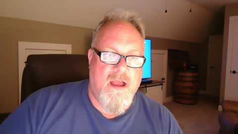 Snapshot of up2later chatting on September 10, 3:50 am up2later online show from September 10, 3:50 am