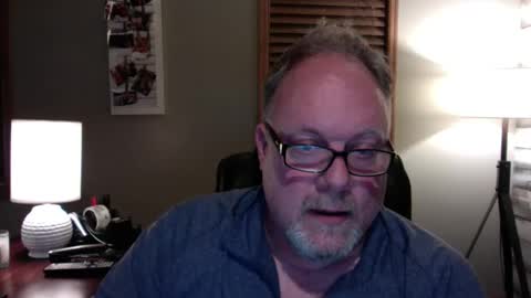 Snapshot of up2later chatting on December 1, 4:28 am up2later online show from December 1, 4:28 am