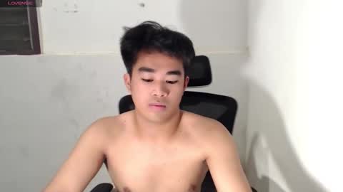 Snapshot of ur_asian_hardfucker chatting on May 10, 9:25 am ur_asian_hardfucker online show from May 10, 9:25 am