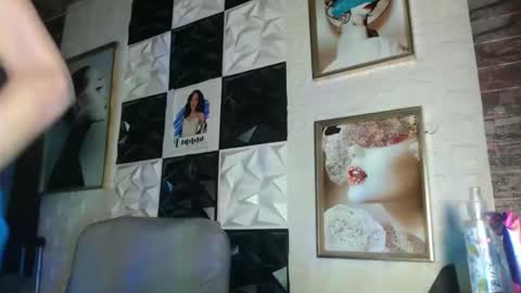 Snapshot of ur_chrizzy_fav chatting on October 20, 4:46 am chrizzy online show from October 20, 4:46 am