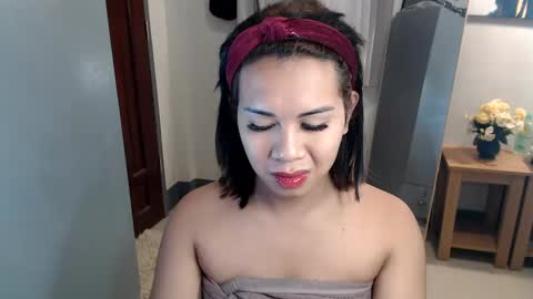 Snapshot of ur_cutiesthotasianxx chatting on December 10, 1:22 am Vee online show from December 10, 1:22 am