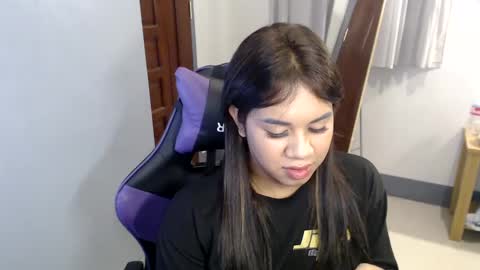 Snapshot of ur_cutiesthotasianxx chatting on December 20, 3:14 am Vee online show from December 20, 3:14 am