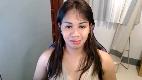 Snapshot of ur_cutiesthotasianxx chatting on December 29, 2:49 am Vee online show from December 29, 2:49 am