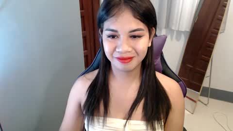 Snapshot of ur_cutiesthotasianxx chatting on December 30, 3:25 am Vee online show from December 30, 3:25 am