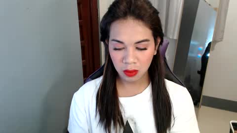 Snapshot of ur_cutiesthotasianxx chatting on January 2, 2:22 am Vee online show from January 2, 2:22 am