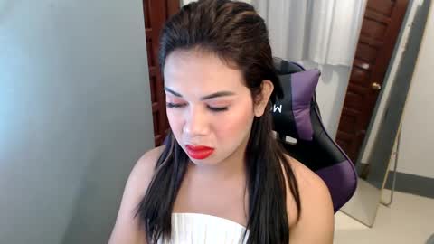 Snapshot of ur_cutiesthotasianxx chatting on January 3, 3:16 am Vee online show from January 3, 3:16 am