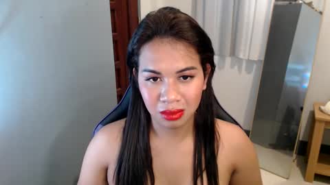 Snapshot of ur_cutiesthotasianxx chatting on January 4, 8:39 am Vee online show from January 4, 8:39 am