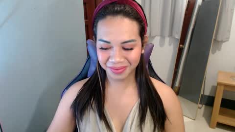 Snapshot of ur_cutiesthotasianxx chatting on January 4, 11:17 pm Vee online show from January 4, 11:17 pm