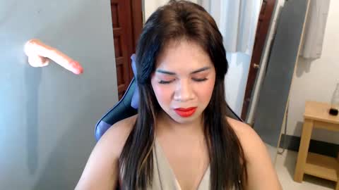 Snapshot of ur_cutiesthotasianxx chatting on January 5, 3:22 am Vee online show from January 5, 3:22 am