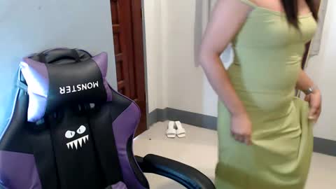 Snapshot of ur_cutiesthotasianxx chatting on January 8, 3:29 am Vee online show from January 8, 3:29 am