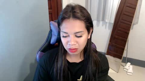 Snapshot of ur_cutiesthotasianxx chatting on January 10, 2:25 am Vee online show from January 10, 2:25 am