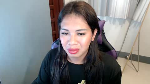 Snapshot of ur_cutiesthotasianxx chatting on January 11, 6:03 am Vee online show from January 11, 6:03 am