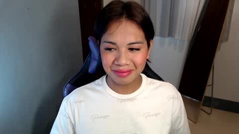 Snapshot of ur_cutiesthotasianxx chatting on January 13, 3:12 am Vee online show from January 13, 3:12 am