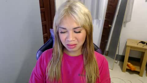 Snapshot of ur_cutiesthotasianxx chatting on January 19, 7:04 am Vee online show from January 19, 7:04 am