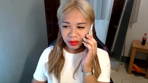 Snapshot of ur_cutiesthotasianxx chatting on January 20, 4:21 am Vee online show from January 20, 4:21 am