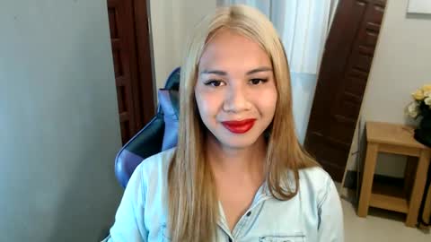 Snapshot of ur_cutiesthotasianxx chatting on January 22, 2:56 pm Vee online show from January 22, 2:56 pm