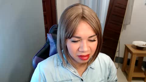 Snapshot of ur_cutiesthotasianxx chatting on January 23, 3:26 am Vee online show from January 23, 3:26 am