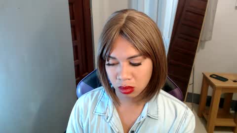 Snapshot of ur_cutiesthotasianxx chatting on January 23, 3:43 pm Vee online show from January 23, 3:43 pm