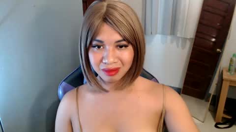 Snapshot of ur_cutiesthotasianxx chatting on January 30, 10:08 am Vee online show from January 30, 10:08 am