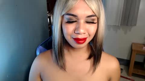 Snapshot of ur_cutiesthotasianxx chatting on February 1, 9:00 am Vee online show from February 1, 9:00 am