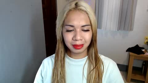 Snapshot of ur_cutiesthotasianxx chatting on February 2, 6:48 am Vee online show from February 2, 6:48 am