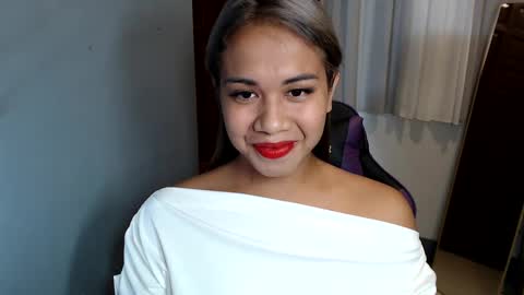 Snapshot of ur_cutiesthotasianxx chatting on February 2, 3:39 pm Vee online show from February 2, 3:39 pm