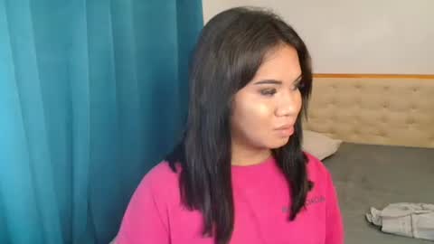 Snapshot of ur_cutiesthotasianxx chatting on October 20, 7:03 pm Vee online show from October 20, 7:03 pm